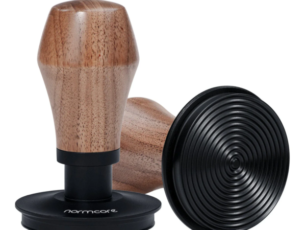 Normcore Premium Tamper Druckregulierend Titan PVD beschichtet Nussbaum