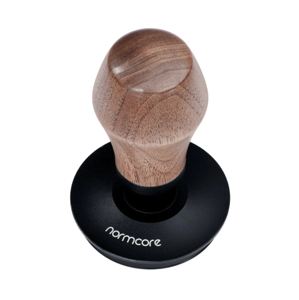 Normcore Premium Tamper Druckregulierend Titan PVD beschichtet Nussbaum – Bild 4